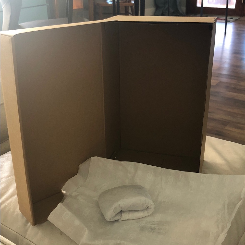 UGG HINGED LID BOX EUC - Picture 7 of 7